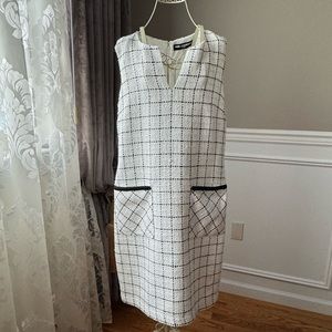 Karl Lagerfeld Paris Black/White Sleeveless Tweed Shift Dress Size-12 preloved💔